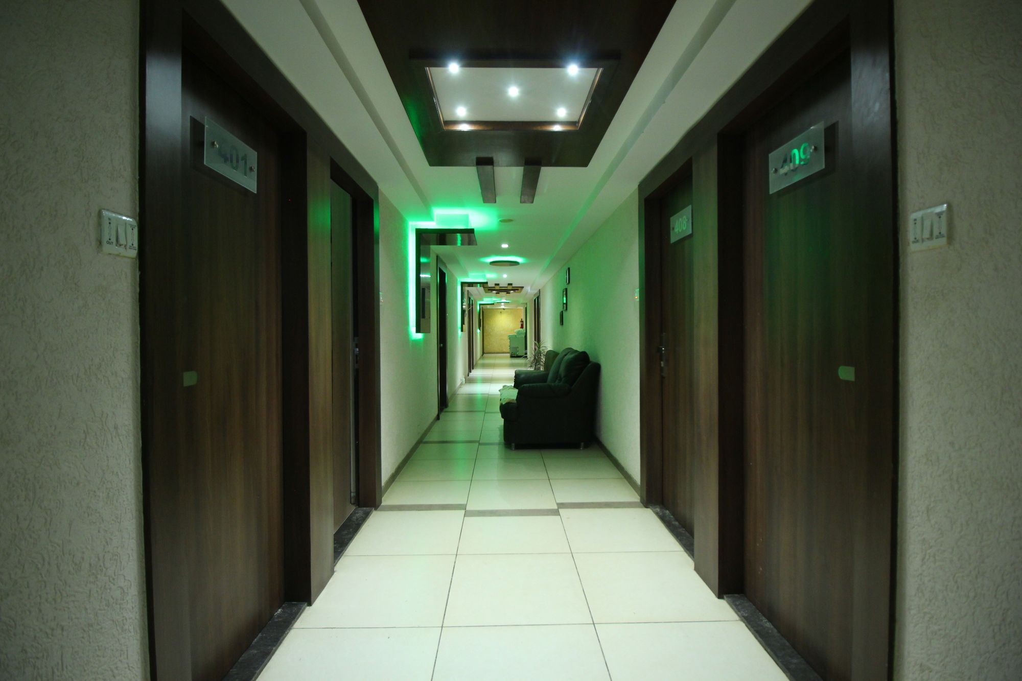 Oyo 4161 Hotel Shailly Inn Αχμπανταμπάντ Εξωτερικό φωτογραφία