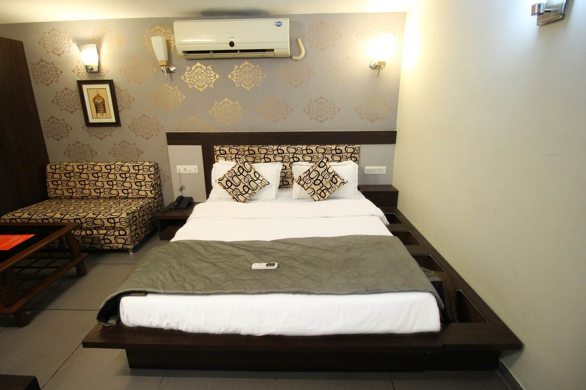 Oyo 4161 Hotel Shailly Inn Αχμπανταμπάντ Εξωτερικό φωτογραφία